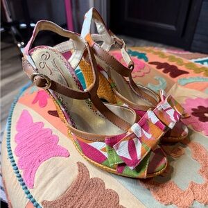 Poetic License Multicolor Peep-Toe feminine bow canvas vacation wedges 37